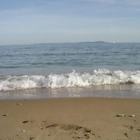 La Capte Pieds Dans L'eau Йер